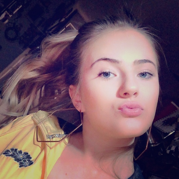 Meet your Posher, Amanda - Picture 1 of 1